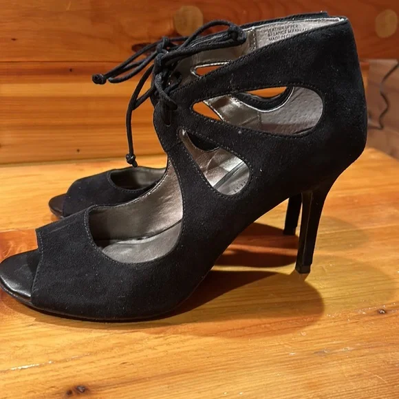 Audrey Brooke “Casa” Suede Sandals - Picture 2 of 4
